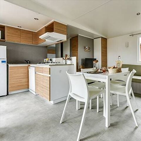 MOBILHOME 6 personnes - Mobil-home | Ultimate | 3 Ch. | 6 Pers. | Terrasse surélevée | 2 SDB | Clim. | TV