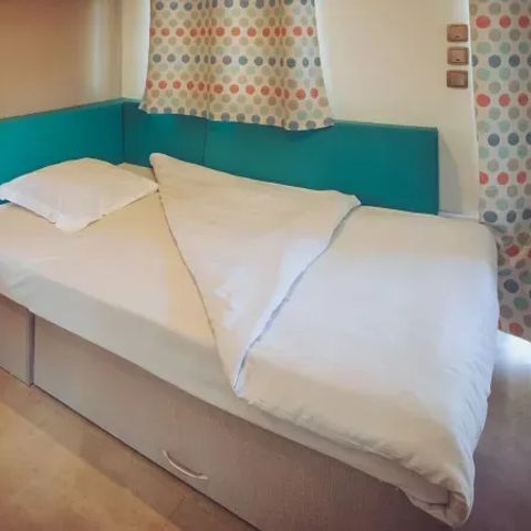 BUNGALOW 6 personnes - Premium | 3 Ch. | 6 Pers. | Terrasse Lounge | 1 SDB | Clim. | TV | By Roan