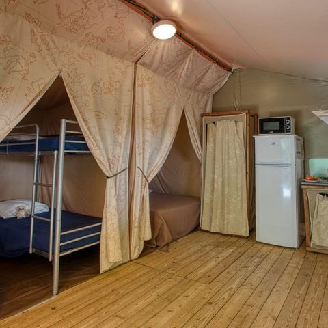Tente en toile et en bois 5 personnes - LODGE CANADA sans sanitaires 20 m²