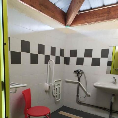 Pitch - Comfort: 2 People + Vehicle + Electricity