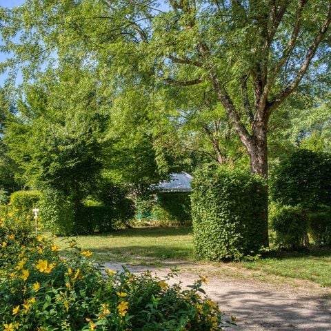 EMPLACEMENT - Nature : 2 Personnes + Véhicule (Voiture, Caravane, Van ou Camping-Car)