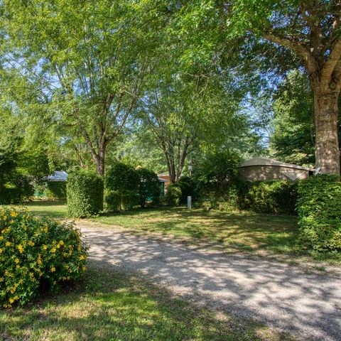 PIAZZOLA - Tipo: 2 persone + veicolo (auto, roulotte, furgone o camper)