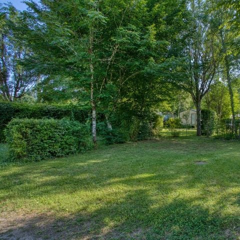 EMPLACEMENT - Nature : 2 Personnes + Véhicule (Voiture, Caravane, Van ou Camping-Car)