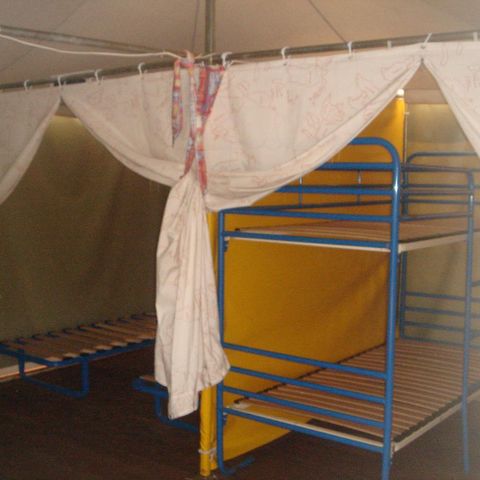 Glampingtent 5 personen - 2 kamers 16m², zonder sanitair
