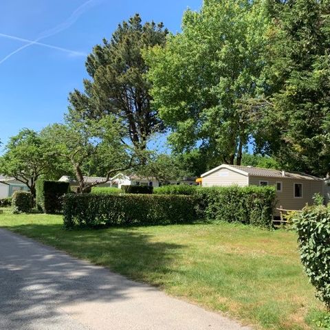 PLOT - Bare pitch: maximum vehicle 6m, double axles forbidden 2pers. with electricity