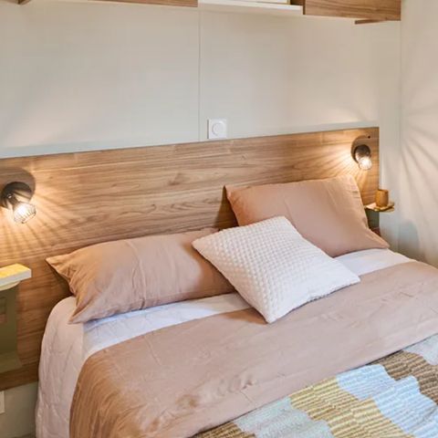 MOBILHOME 14 personnes - 5 chambres (+ 1 convertible) - Terrasse couverte