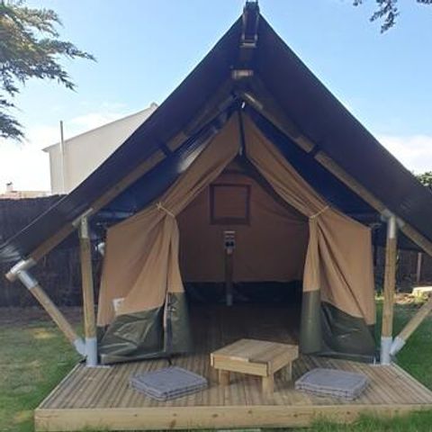 Canvas and wooden tent 2 persons - Without sanitary facilities