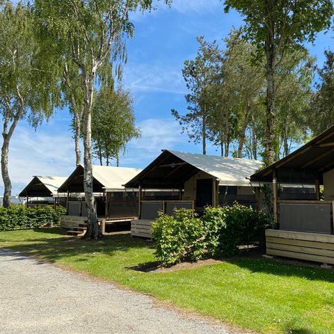 Canvas and wooden tent 4 persons - 2-bedroom Jungle Lodge 34 m² covered terrace