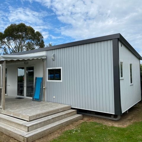 BUNGALOW 4 personnes - Premium 40 m² (2 chambres, 2 salles de bain) avec terrasse couverte + TV + LV