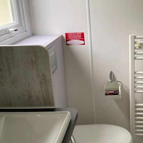 MOBILHOME 4 personnes - Premium 40 m² (2 chambres, 2 salles de bain) avec terrasse couverte + TV + LV
