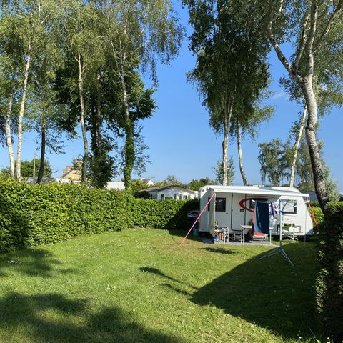 Kampeerplaats - Comfortpakket (1 tent, caravan, camper of 1 auto / 12A elektriciteit)