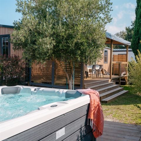 Stacaravan 6 personen - SPA Côté Jardin VIP - 2SDB + TV + LV