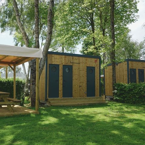 Stellplatz - Pauschale Stellplatz Premium (Waschraum, WC, Kochecke) und überdachte Terrasse