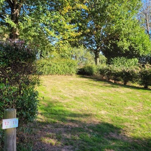 EMPLACEMENT - Emplacement véhicule ou caravane ou camping-car