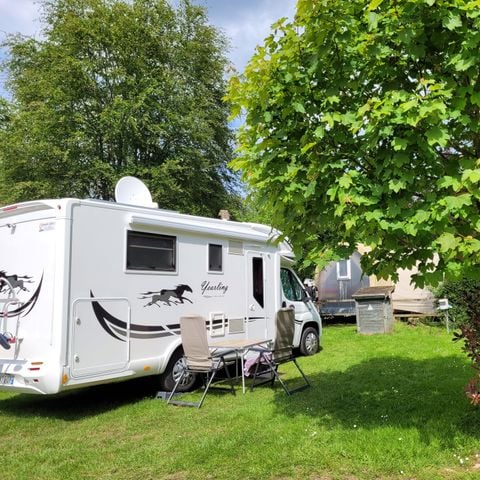 EMPLACEMENT - Emplacement véhicule ou caravane ou camping-car