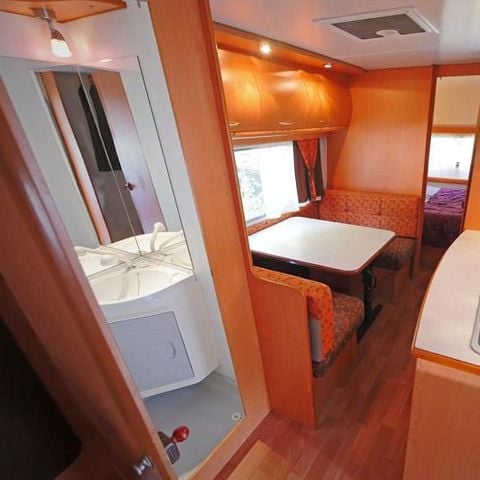 CARAVANE 4 personnes - 25 m2 sans sanitaires