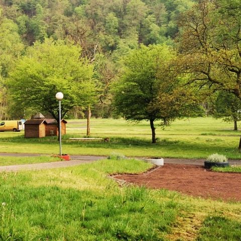 EMPLACEMENT - Emplacement de 200m² en pleine nature