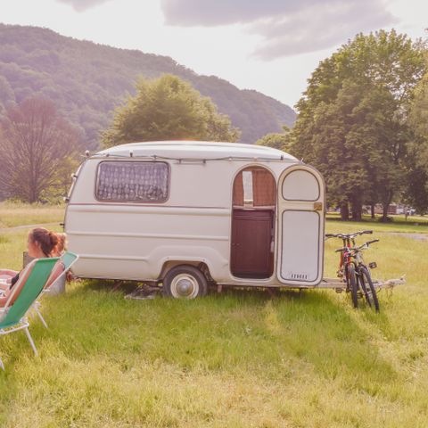 WOHNWAGEN 2 Personen - Kleiner Vintage-Wohnwagen inmitten der Domaine