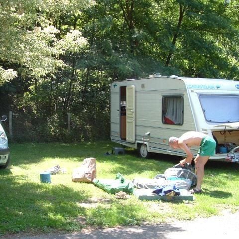 EMPLACEMENT - Forfait Confort 100/120m² (1 tente, caravane ou camping-car / 1 voiture / électricité 6A)