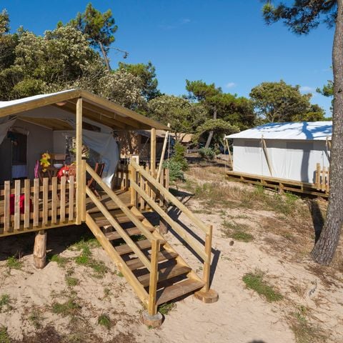 CANVAS AND WOOD TENT 4 people - Trapper, 2 Rooms without sanitary facilities