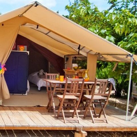 CANVAS AND WOOD TENT 4 people - TRAPPEUR 2 rooms, no bathroom