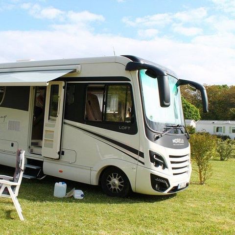 Stellplatz - Grand Confort - Wasser - Abfluss - Strom 10A