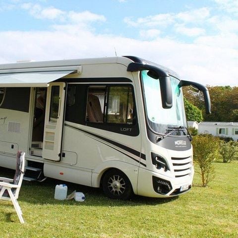 STAANPLAATS - Grand Confort - Water - afvoer - 10A elektriciteit