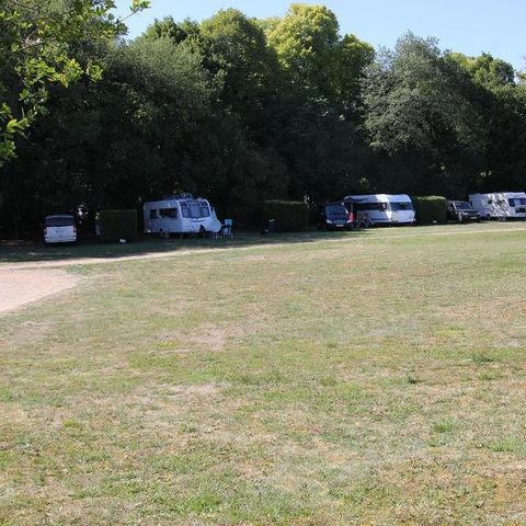 Stellplatz - Grand Confort - Wasser - Abfluss - Strom 10A