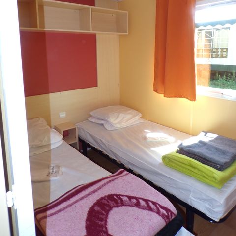 Mobilheim 6 Personen - Mobile Residenz Komfort Noyers mit halbüberdachter Holzterrasse 18 m² + TV-DNT