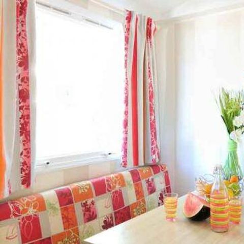 Mobilheim 4 personen - Mobilheim | Comfort | 2 Zi. | 4 Pers. | Erhöhte Terrasse | 1 Bad | Clim.