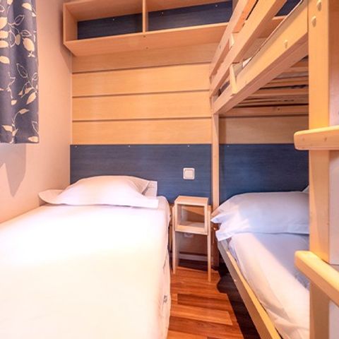 Stacaravan 4 personen - Klassiek XL | 2 slaapkamers | 4 pers. | Eenpersoons terras | TV