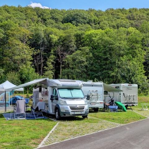 EMPLACEMENT - Emplacement camping-car (à partir de 5m max.)