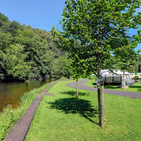 Stellplatz - Premium-Campingplatz mit Stromanschluss