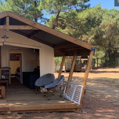 BungalowTent 5 personen - Freeflower Standard 37m² - 2 kamers - zonder badkamer - overdekt terras 8m² 5 pers