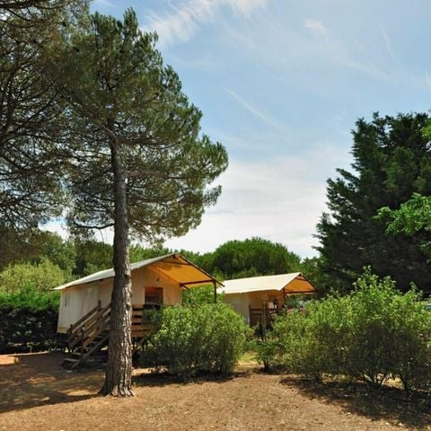 Tente en toile et en bois 4 personnes - Cabane Lodge Standard sur pilotis 34m² - 2 chambres - terrasse couverte de 10m² 4 pers