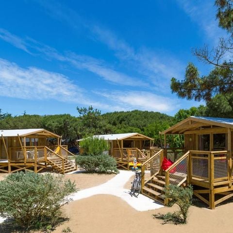 CHALET 5 personnes - Sweetflower Confort 43m² - 2 chambres - TV + draps + serviettes + terrasse semi-couverte de 11m² 4/5 pers