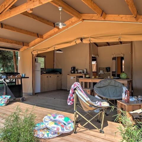 Tente en toile et en bois 5 personnes - Ecolodge Cotton Confort 32 m² - 2 chambres - terrasse couverte de 11m² + TV 5 pers