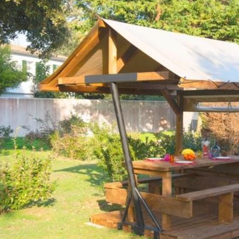 Stellplatz - Premium-Paket: Stellplatz 10A, ausgestattet mit einem Originale Freecamp