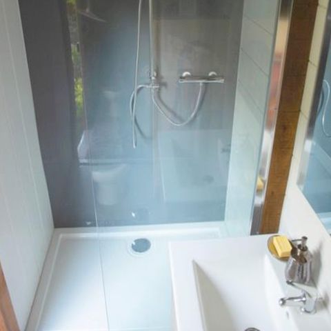 PLOT - Premium package: 10A pitch with Guinguette freecamp