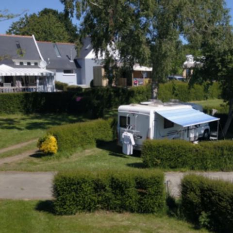 Kampeerplaats - Caravans/Vrachtwagens