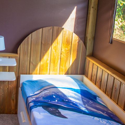 CANVAS AND WOOD TENT 4 people