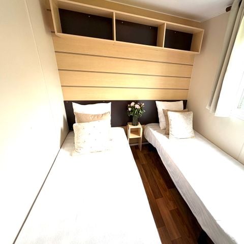 Mobilheim 4 Personen - Riviera – 2 Schlafzimmer + halb überdachte Terrasse