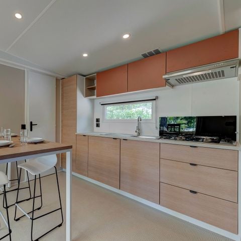 Stacaravan 6 personen - Comfort XL | 3 slaapkamers | 6 pers | Verhoogd terras | Airconditioning | TV