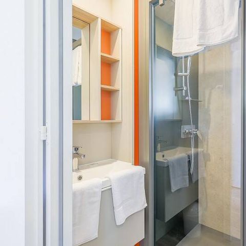 Mobilheim 6 personen - Premium | 3 Schlafz. | 6 Pers. | Erhöhte Terrasse | Klimaanlage | TV