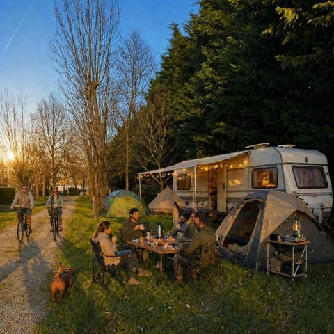 STAANPLAATS - Comfort pakket (1 tent, caravan of camper / 1 auto / elektriciteit) 2/6 pers