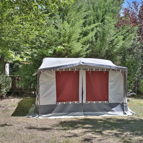 STAANPLAATS - Comfortpakket (1 tent, caravan of camper / 1 auto / elektriciteit)