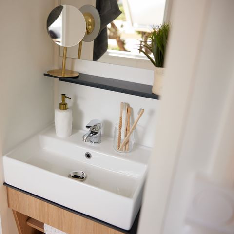 MOBILHOME 5 personnes - HomeFlower Premium 29m² - 2 chambres + Terrasse semi-couverte + TV + LV 5 pers