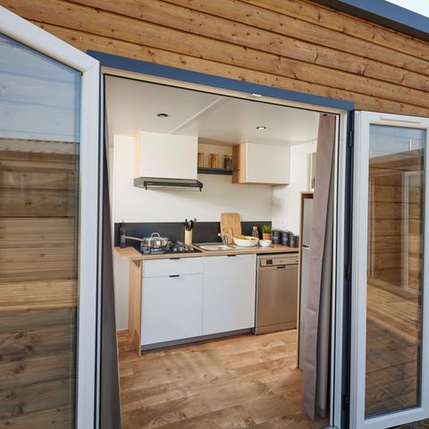 Stacaravan 5 personen - HomeFlower Premium 29m² - 2 kamers + Half overdekt terras + TV + LV 5 pers