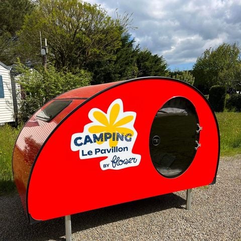 HÉBERGEMENT INSOLITE 2 personnes - Cosy Mobil Atypique (1ch - 2pers.) (sans sanitaires) + parasol + chaises 1/2 pers