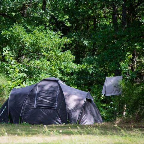 EMPLACEMENT - Forfait Confort (1 tente, caravane ou camping-car / 1 voiture / électricité 10A) 2 pers